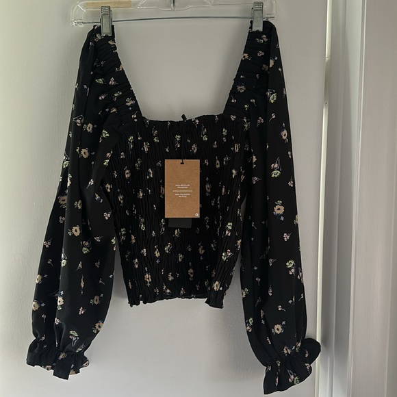 VERO MODA - square neck blouse, sleeves- black w floral print. Size XS. TAG ON - Picture 2 of 3